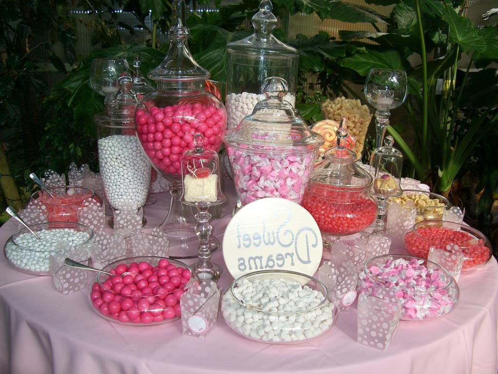 Wedding sweet bar - image source: http://www.cakechooser.com/